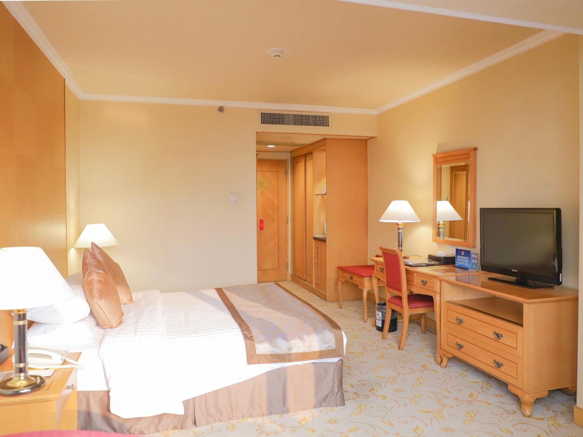 Hotel New Century 5*
